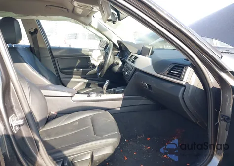 2015 BMW 320I xDrive z USA, uszkodzony, nr VIN WBA3C3C56FP663552